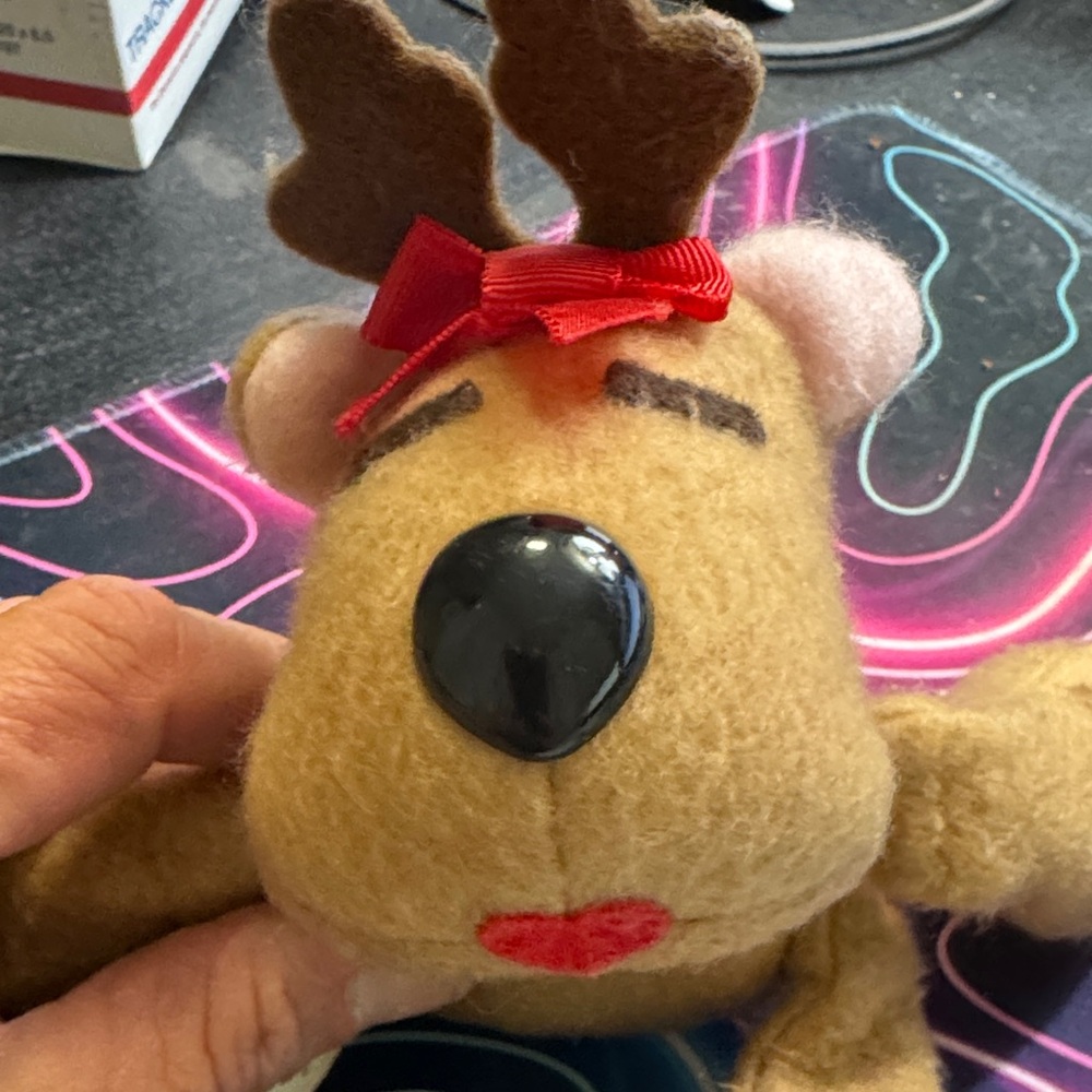 Vintage Hallmark Rhonda Reindeer Plush Christmas Decoration 1980s Toy - Picture 5 of 5